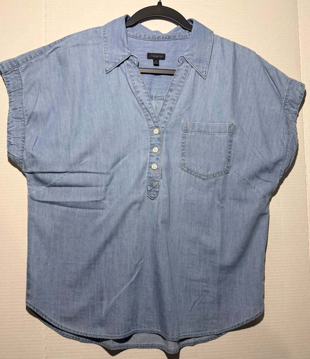 Talbots Denim Popover Shirt Size M Chambray Short Sleeve V-Neck Pocket